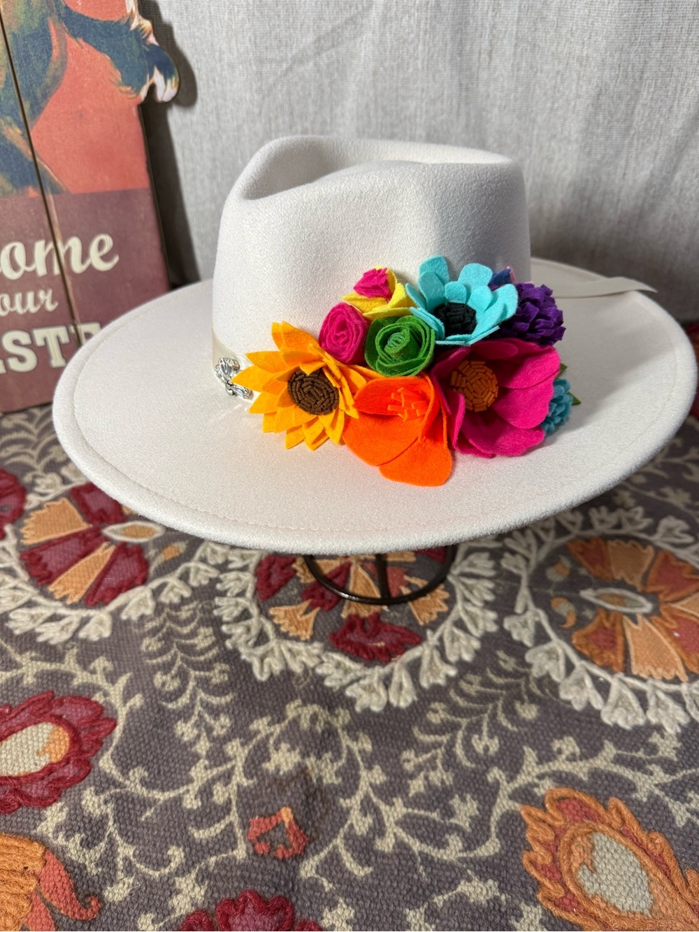 White Women's Felt Fedora Hat with Colorful Flower Accents nfr Las Vegas Cowgirl